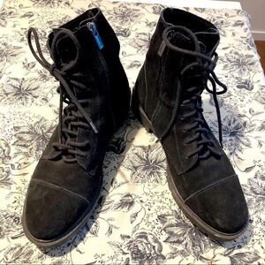 LUCKY  BRAND Sz 9.5 Suede Boots with Laces and Zipper Closures